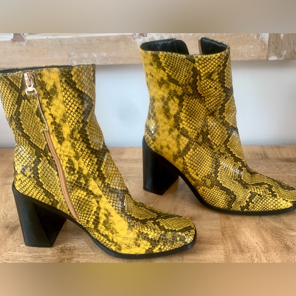 Co Wren Square Toe Block Heel Yellow Snake Booties 6 Clueless y2k
